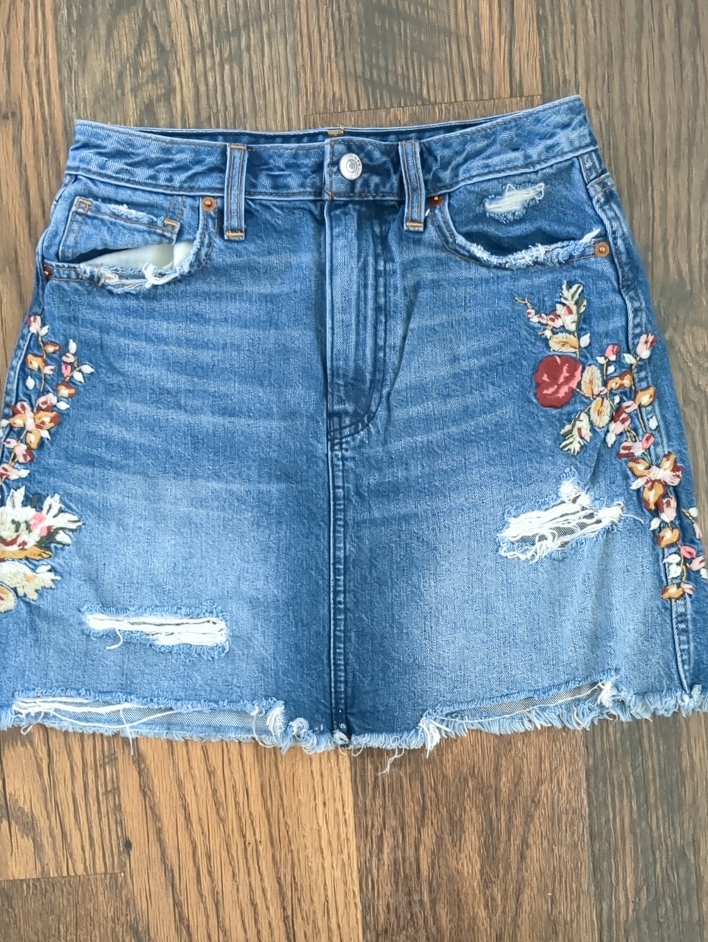 Abercrombie & Fitch Embroidered Distressed Blue Denim Mini Skirt, Size 26 (2-4)